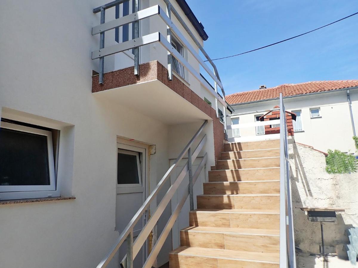 Apartment Maca Starigrad Paklenica Dış mekan fotoğraf